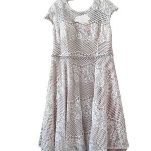 City Triangles Women’s Size 18 Ivory Lacy Formal Wedding Attite Dress